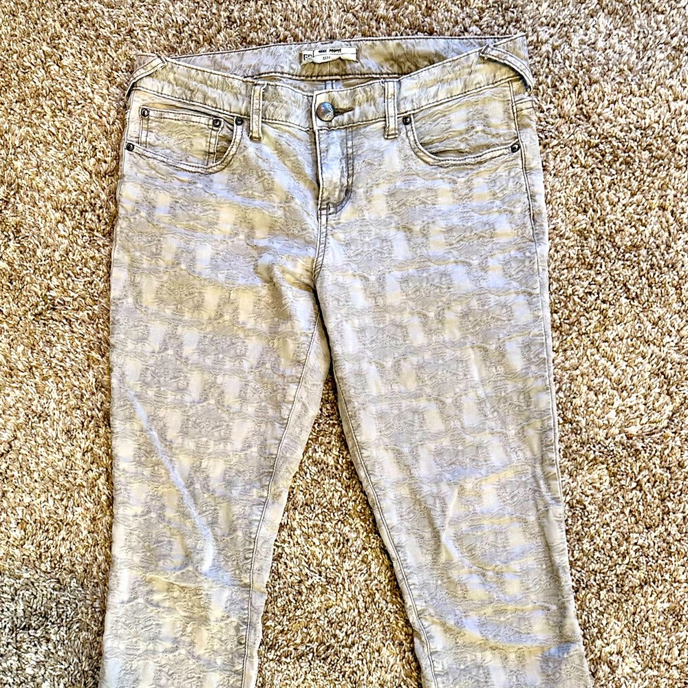 Free People Tan Pants with subtle textured design
Size 28
Tan